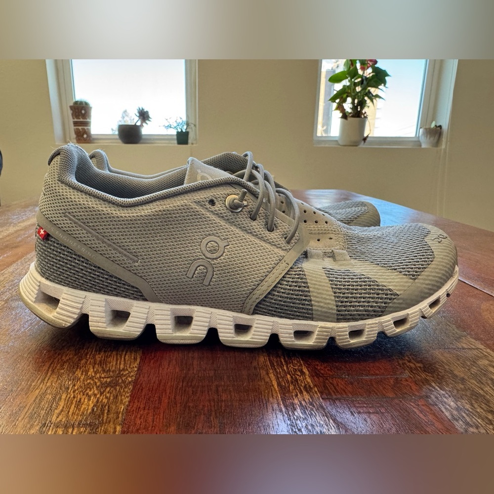 On Running Women's Light Grey Mesh On Cloud 6 Athletic Sneakers - Picture 3 of 6